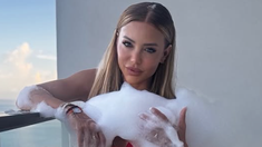 La exmodelo decidió no hablar después de conocerse el nombre del famoso con el que saldría. La exmodelo decidió no hablar después de conocerse el nombre del famoso con el que saldría.