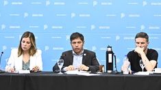 Axel Kicillof junto a Florencia Saintout y Augusto Costa.
