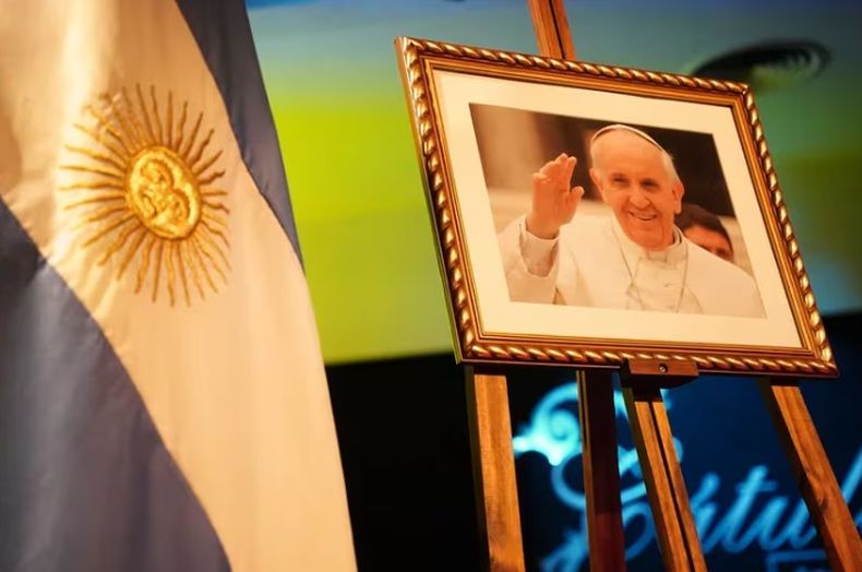 La jornada por los once años del Papa argentino se extendió en medio de una lluvia torrencial.