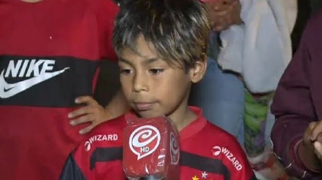 Lautaro, el nene que sueña con ser Maradona para ayudar a su familia.