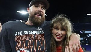 Taylor Swift voló desde Japón para presenciar el partido en Las Vegas.