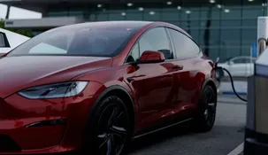 Determinados modelos de Tesla deberán ser retirados del mercado estadounidense por un inconveniente relacionado con sus faros delanteros.