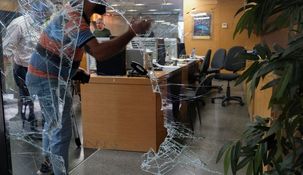 Una mujer entró a un banco armada y amenazó a los empleados.&nbsp;