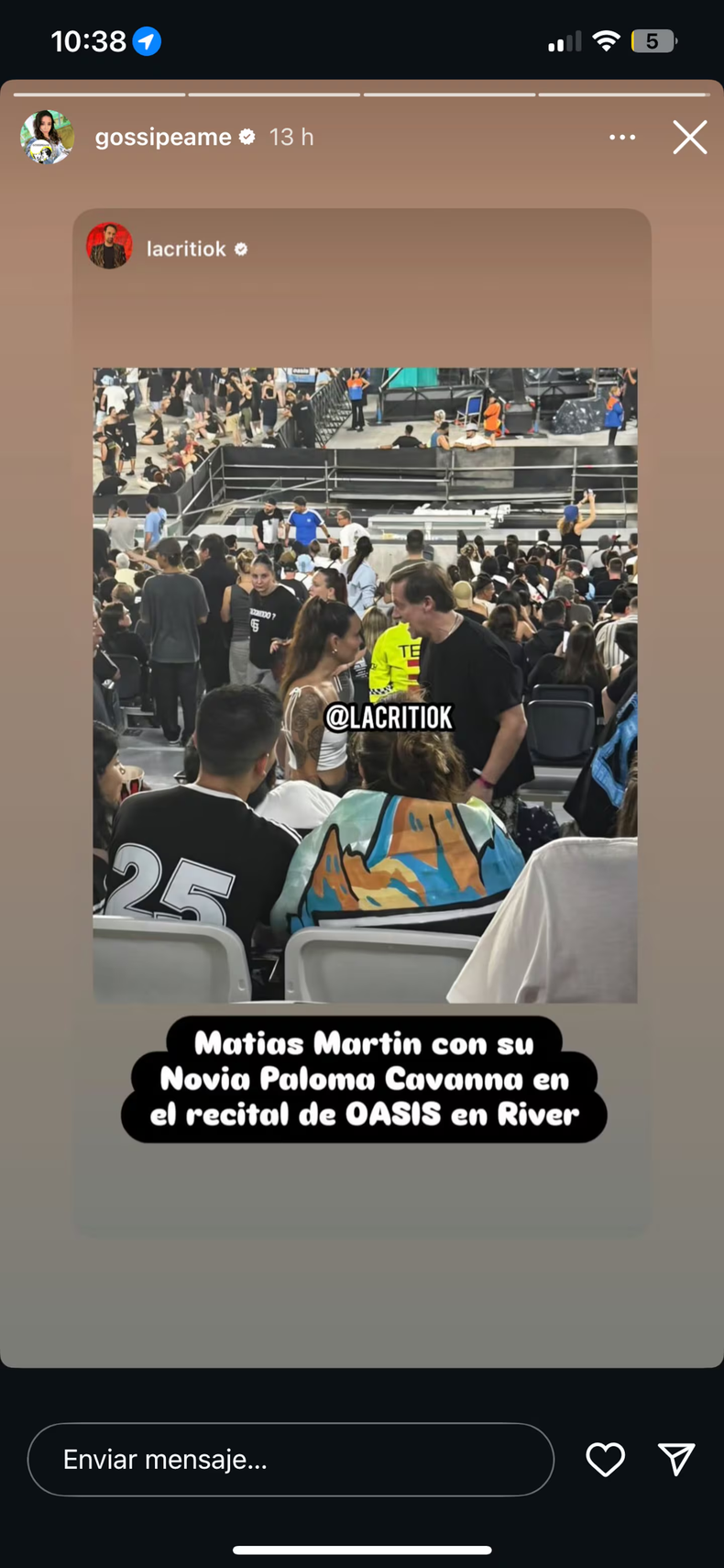 El periodista blanqueó su romance en el recital de la banda británica.