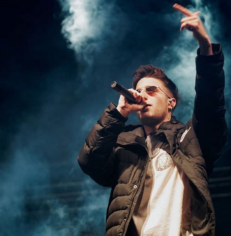 Wos, el rapero que con apenas 21 años ya conquista el Luna Park