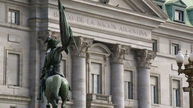 La Justicia suspendió la transformación del Banco Nación en sociedad anónima.