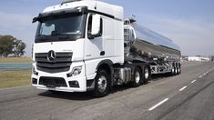 El nuevo camión Actros 2545 de Mercedes Benz.