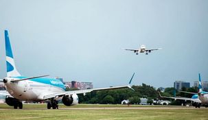 Este domingo un vuelo entre Aeroparque y Bariloche tuvo que ser suspendido. Este domingo un vuelo entre Aeroparque y Bariloche tuvo que ser suspendido.