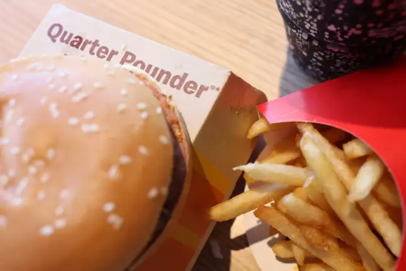 McDonald’s volvió a incluir las hamburguesas Quarter Pounder en su menú.