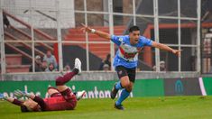 Axel Rodríguez festeja ante Sosa, arquero del Rojo. Axel Rodríguez festeja ante Sosa, arquero del Rojo.