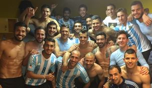 El defensor compartió plantel con Messi en la Copa América 2015. El defensor compartió plantel con Messi en la Copa América 2015.