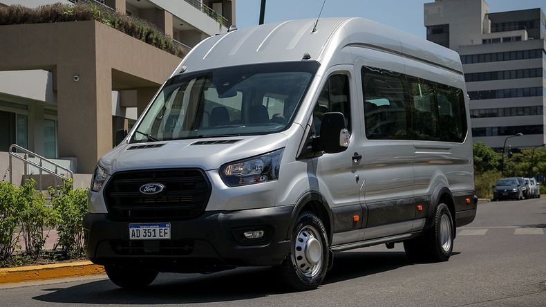 Versión Minibus para transporte de pasajeros.