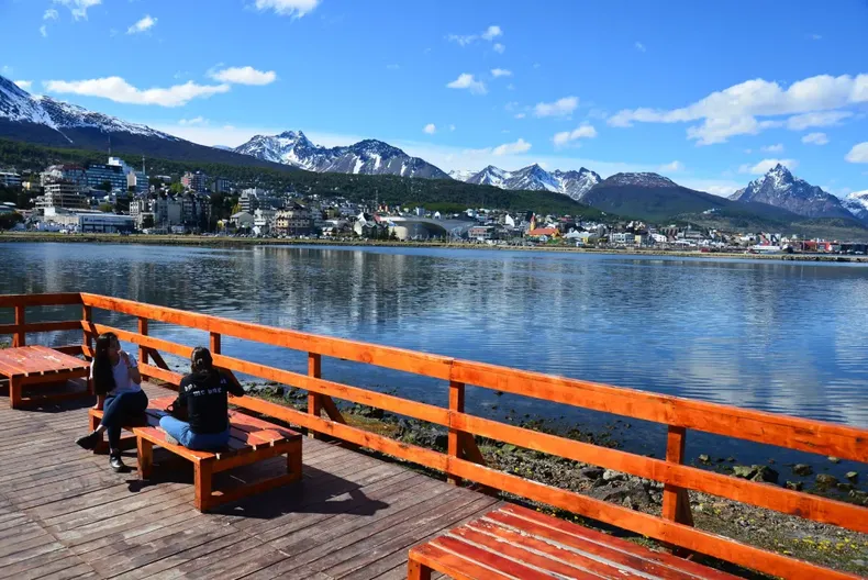 Las primeras caminatas entre bosques y costa permiten entrar en clima patagónico.