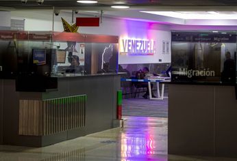 El aeropuerto retomó la actividad comercial tras más de dos meses.