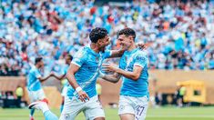 Foden, derecha, marcó el primer gol de Manchester City. Foden, derecha, marcó el primer gol de Manchester City.