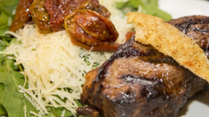 Con un bife de chorizo a $9.990, Aquiles también se posiciona como un lugar destacado para disfrutar de la parrilla argentina sin gastar de más. Con un bife de chorizo a $9.990, Aquiles también se posiciona como un lugar destacado para disfrutar de la parrilla argentina sin gastar de más.