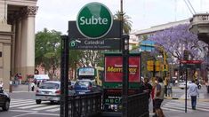 La estación se encuentra en Plaza de Mayo, junto a la Catedral Metropolitana.