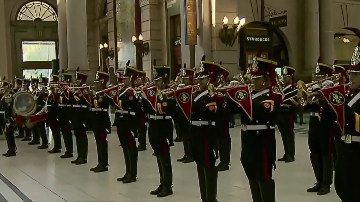 Día del Himno Nacional Argentino: la fanfarria de Granaderos lo interpreta en distintos puntos de la Ciudad