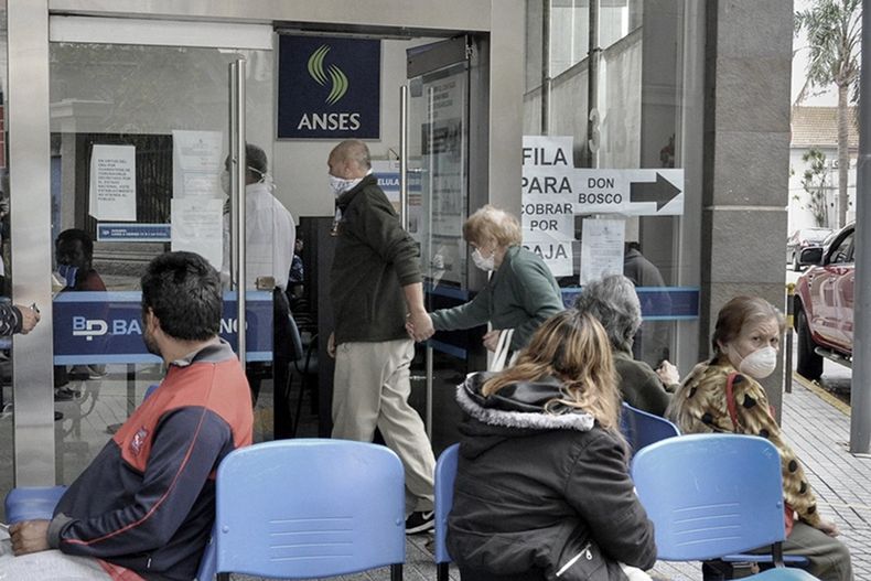 Jubilados y pensionados pueden acceder a los Créditos ANSES