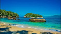 En el norte se encuentran las playas con mayor oleaje, mientras que en el sur se ubican las playas más tranquilas. En el norte se encuentran las playas con mayor oleaje, mientras que en el sur se ubican las playas más tranquilas.