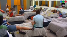Gran Hermano les censuró el tema de conversación a los jugadores. Gran Hermano les censuró el tema de conversación a los jugadores.