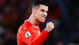 Cristiano Ronaldo impone moda afuera de la cancha. Cristiano Ronaldo impone moda afuera de la cancha.