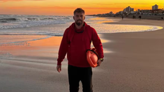 Del fútbol profesional a una nueva vida ligada al rescate acuático. Del fútbol profesional a una nueva vida ligada al rescate acuático.