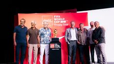 Batista, Giusti, Fillol, Ruggeri, Tapia, Burruchaga y Enrique con la Copa del Mundo. Batista, Giusti, Fillol, Ruggeri, Tapia, Burruchaga y Enrique con la Copa del Mundo.