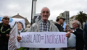 Los jubilados protestan por el veto a la reforma jubilatoria.