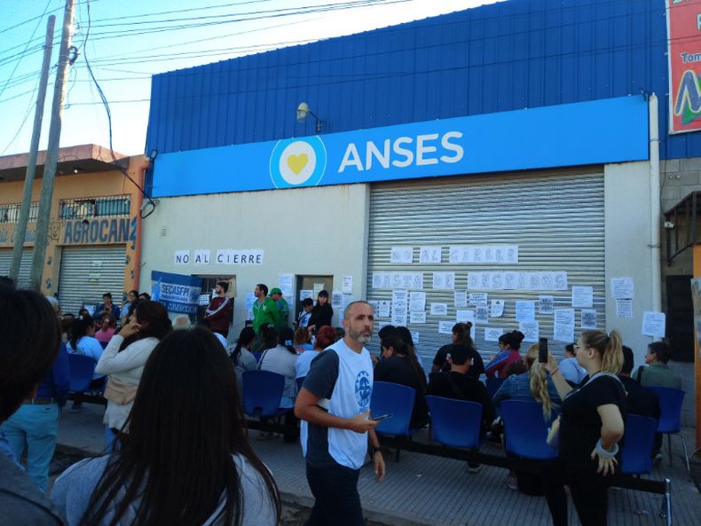 Por los despidos de Milei cerraron más de 60 oficinas de ANSES en todo el país: cómo afecta a los usuarios