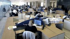 Incremento salarial de 25% para los trabajadores de la administración pública bonaerense. Incremento salarial de 25% para los trabajadores de la administración pública bonaerense.