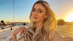 El amarillo estampado es una de sus combinaciones favoritas. El amarillo estampado es una de sus combinaciones favoritas.