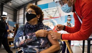 Las personas de 50 años o más son prioridad para el segundo refuerzo.&nbsp;