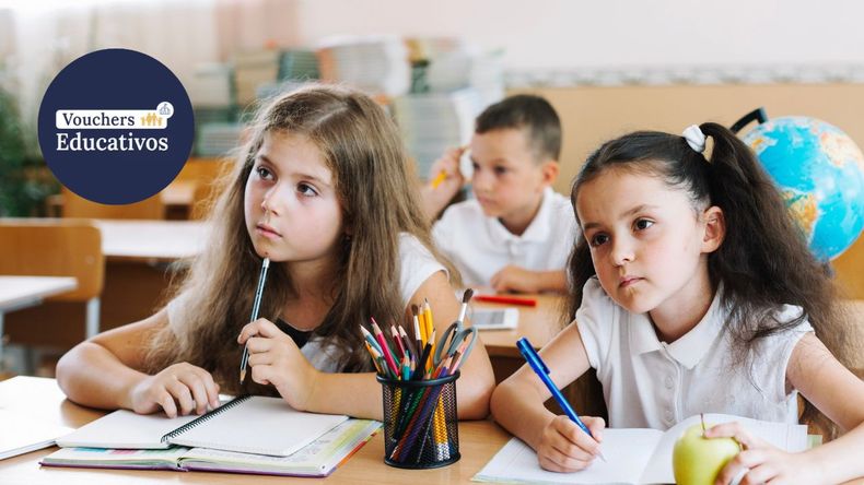 Esta iniciativa, dirigida por el Ministerio de Capital Humano, otorga una ayuda económica a aquellos estudiantes que asisten a colegios privados con financiamiento estatal.  