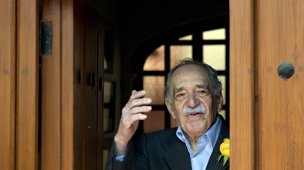 El escritor falleció el 17 de abril de 2014, en la Ciudad de México.
