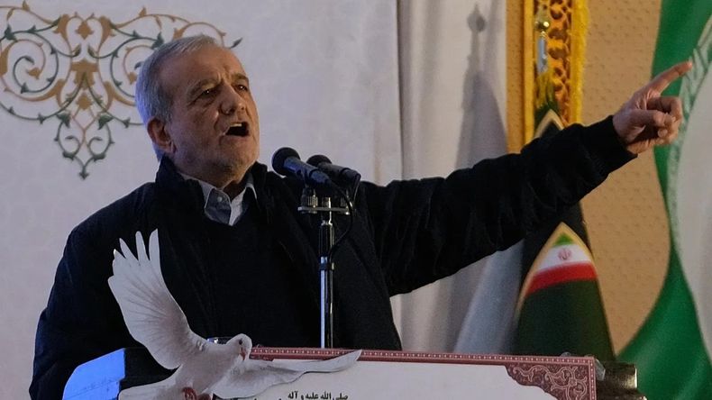 Masoud Pezeshkian dio un discurso en televisión.
