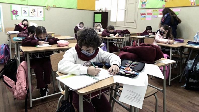 Para cobrar la Ayuda se debe presentar el Certificado Escolar de manera obligatoria.