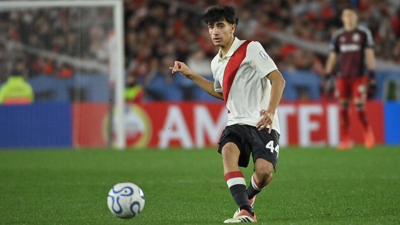 El juvenil Lucas Silva metió un golazo con el que River selló el 3 a 0 ante Blooming.&nbsp;