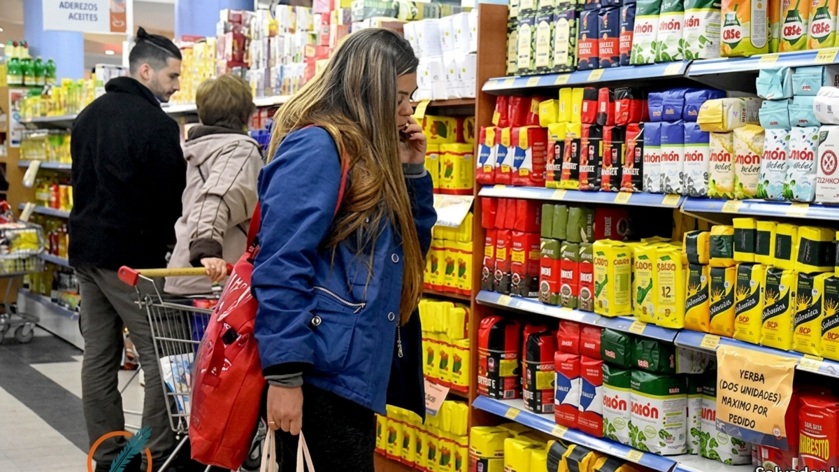 Una familia necesitó más de $850.000 en abril para las compras del supermercado