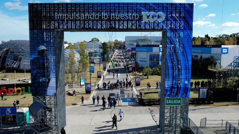 YPF cumple 100 años y lo festeja en todo el país