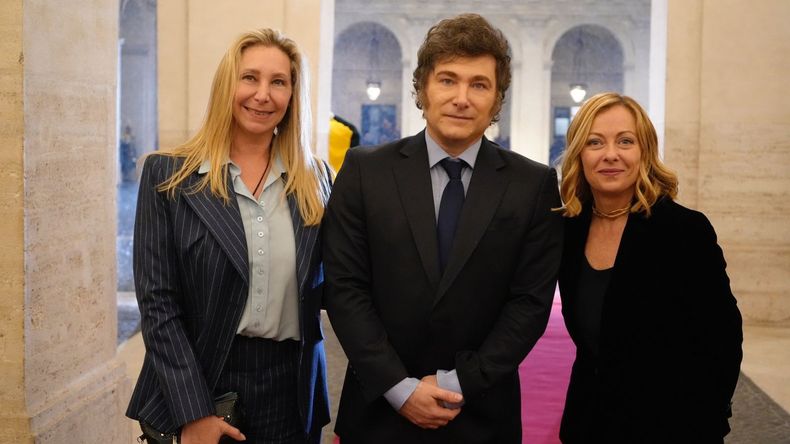 Karina Milei, Javier Milei y Giorgia Milei, juntos en Italia.