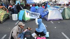 Piqueteros levantaron el acampe del ministerio de Desarrollo Social y los trasladaron al de Trabajo.&nbsp;