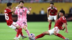 Lionel Messi jugó un aceptable partido frente al Al Ahly. Lionel Messi jugó un aceptable partido frente al Al Ahly.