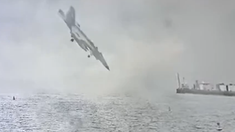 Un avión militar de Estados Unidos se estrelló en la bahía de San Diego. Un avión militar de Estados Unidos se estrelló en la bahía de San Diego.