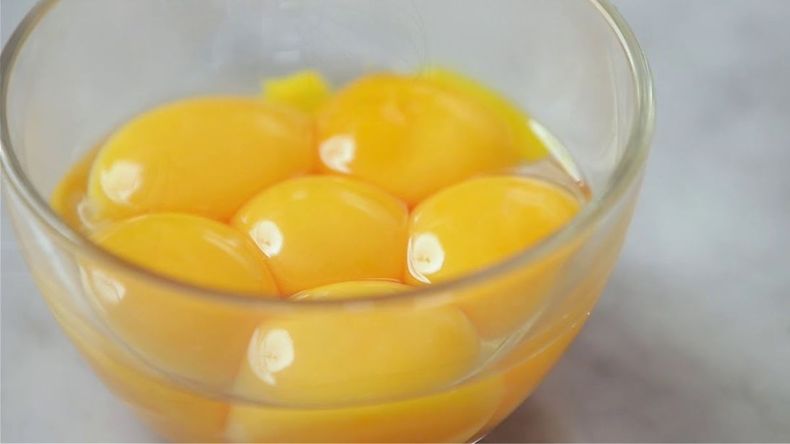 Además de ser una excelente fuente de proteínas, vitaminas y minerales, el huevo puede desempeñar un papel crucial en la preparación de batidos energéticos.