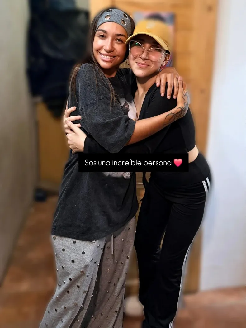 María Becerra y Sol, la joven fanática que pelea por su vida. María Becerra y Sol, la joven fanática que pelea por su vida.