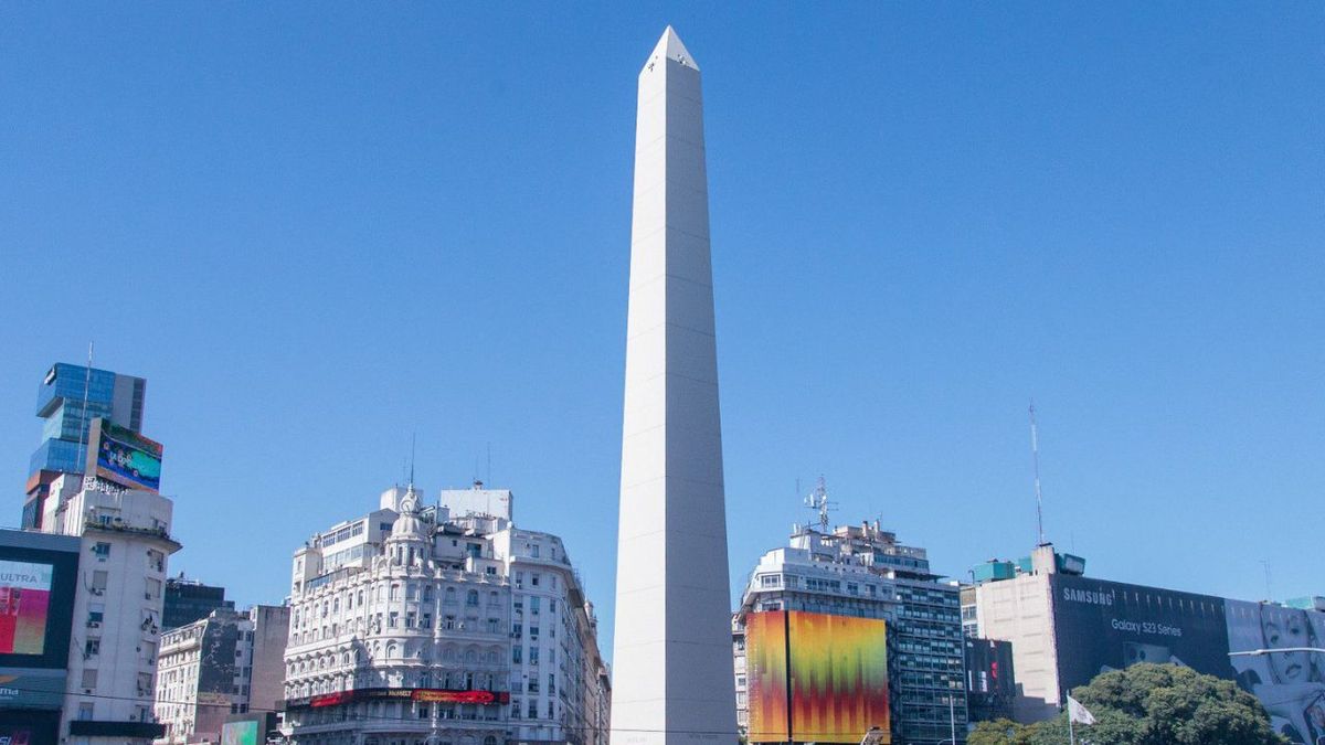 El Obelisco cumplió 90 años: quién es el prócer que sigue enterrado debajo