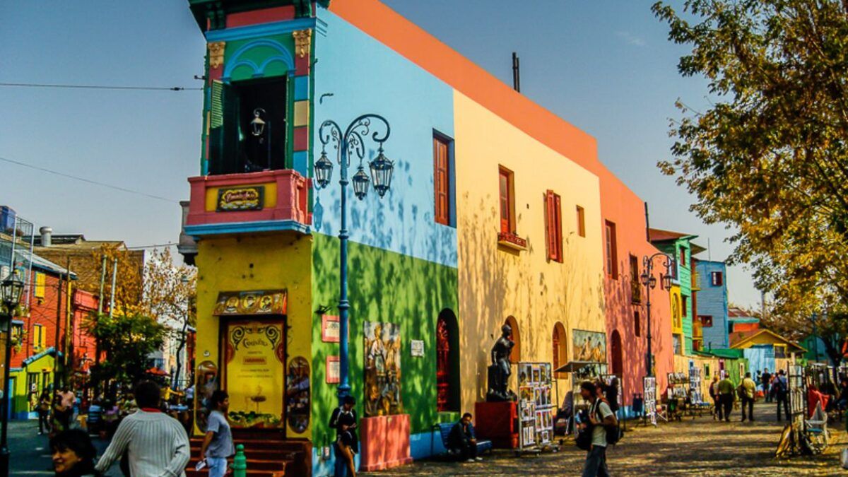 Turismo en Buenos Aires: cuáles son los lugares que no podés dejar de visitar si estás en La Boca