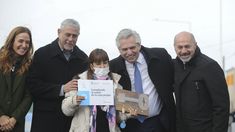 Alberto Fernández entregó viviendas en Ensenada junto a Ferraresi y Secco. Alberto Fernández entregó viviendas en Ensenada junto a Ferraresi y Secco.