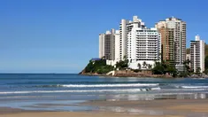 Guarujá es un lugar en donde es posible encontrar tanto belleza natural como patrimonio histórico. Guarujá es un lugar en donde es posible encontrar tanto belleza natural como patrimonio histórico.